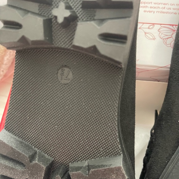 Journee Collection Erika Black Microsuede Womens Loafers Size 7.5 - Picture 7 of 8